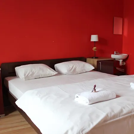 Viru Backpackers Albergue *